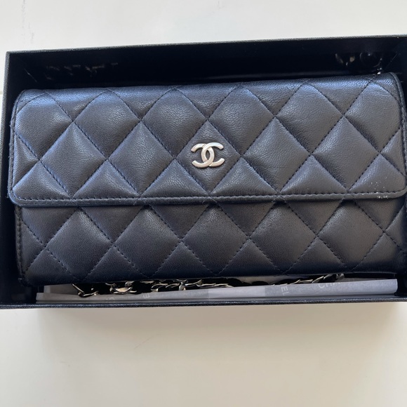 Authentic Chanel leather Wallet with chain. - Picture 4 of 14